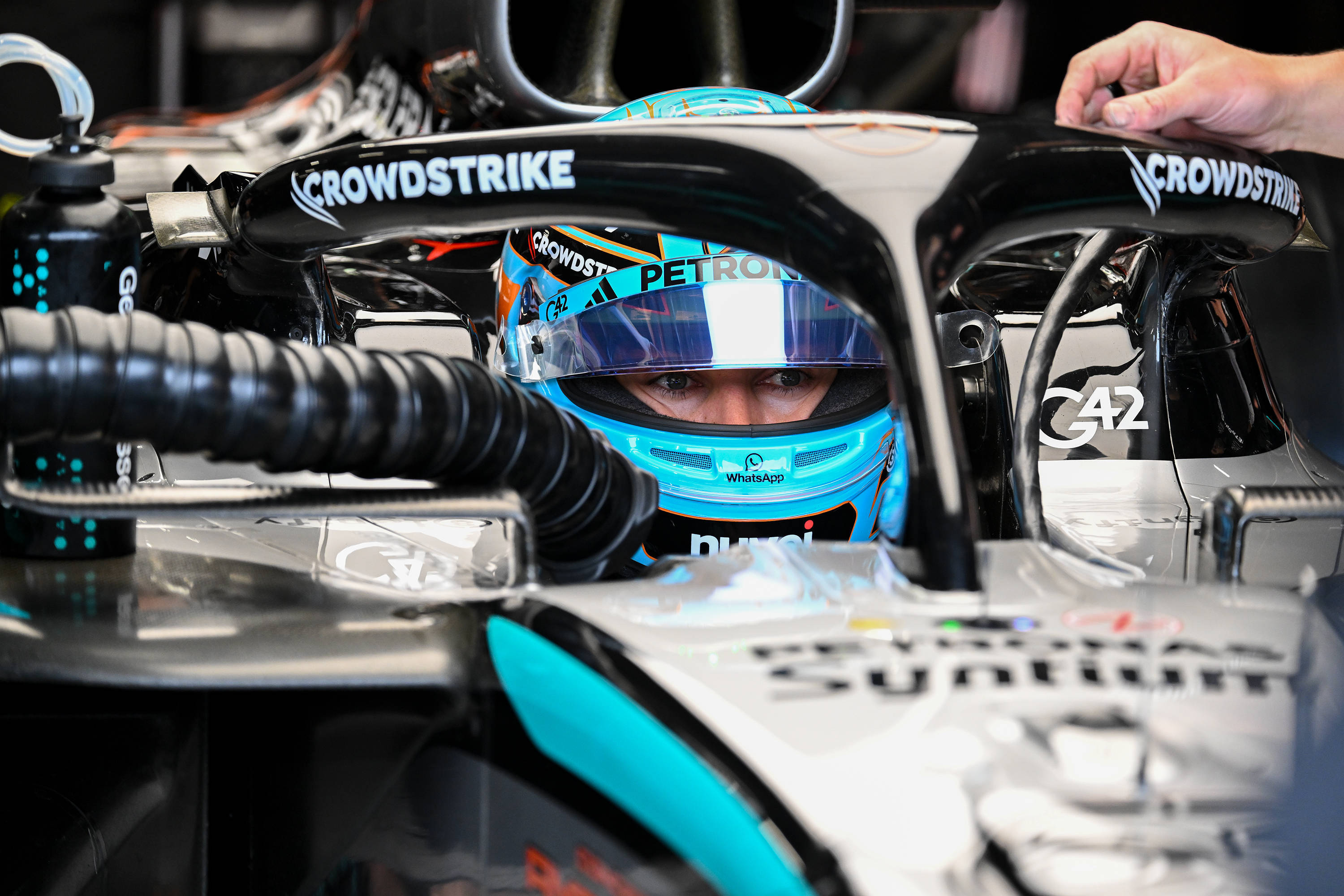 索伯车队完胜红牛车队,拉塞尔高光表现 索伯车队完胜红牛车队,拉塞尔高光表现