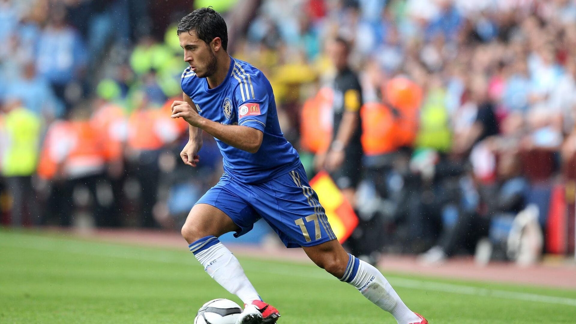 梅赛德斯碾压迈凯伦，维斯塔潘扛起全队，F1赛场上的孤勇与围剿